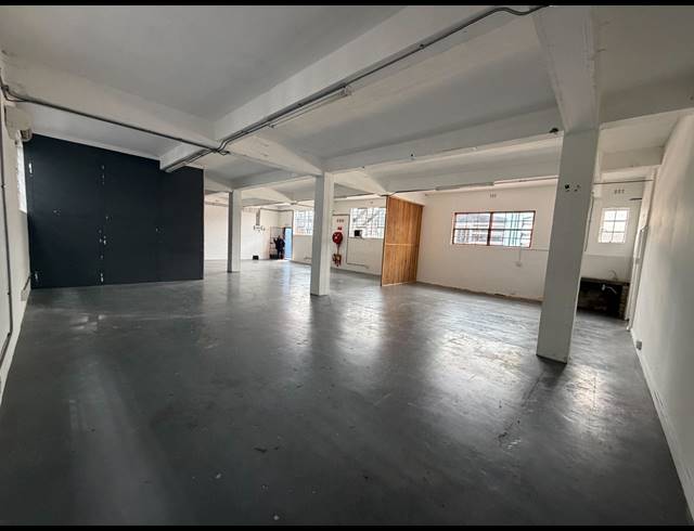 180M² BUILDING TO LET IN WOODSTOCK